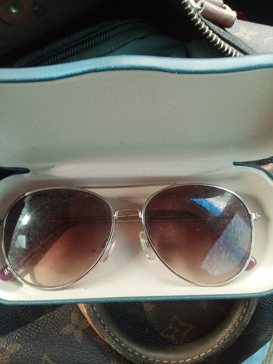 H&M Accessories - H&M Gold Frame Aviator Sunglasses with Brown Gradient Lenses